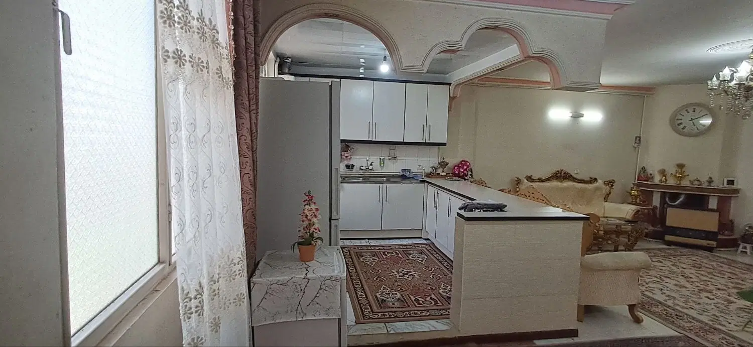 76 متری در مالکشتر