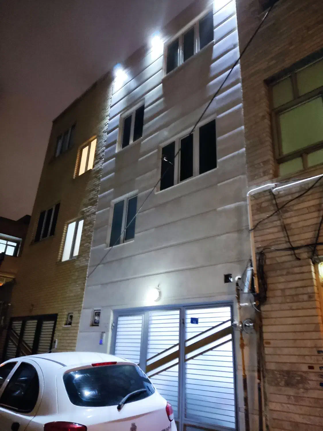 حیاط ویلایی ۳ طبقه