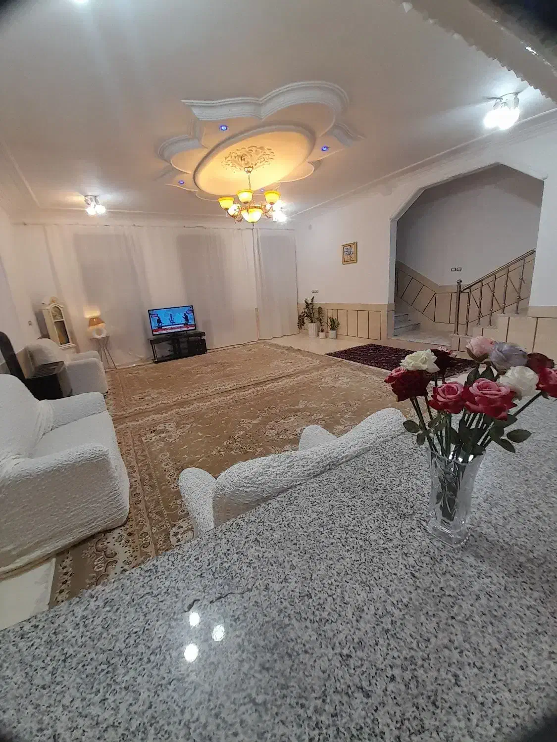 خانه  ۲خواب حیاط دار زیر بنا ۱۳۰ متر طبقه بالا