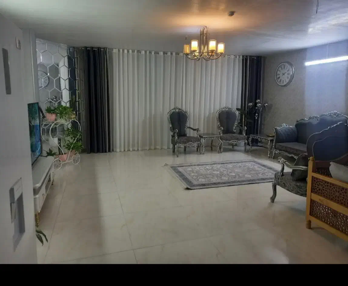 دوکله نور شیک وتمیز نزدیک خیابان