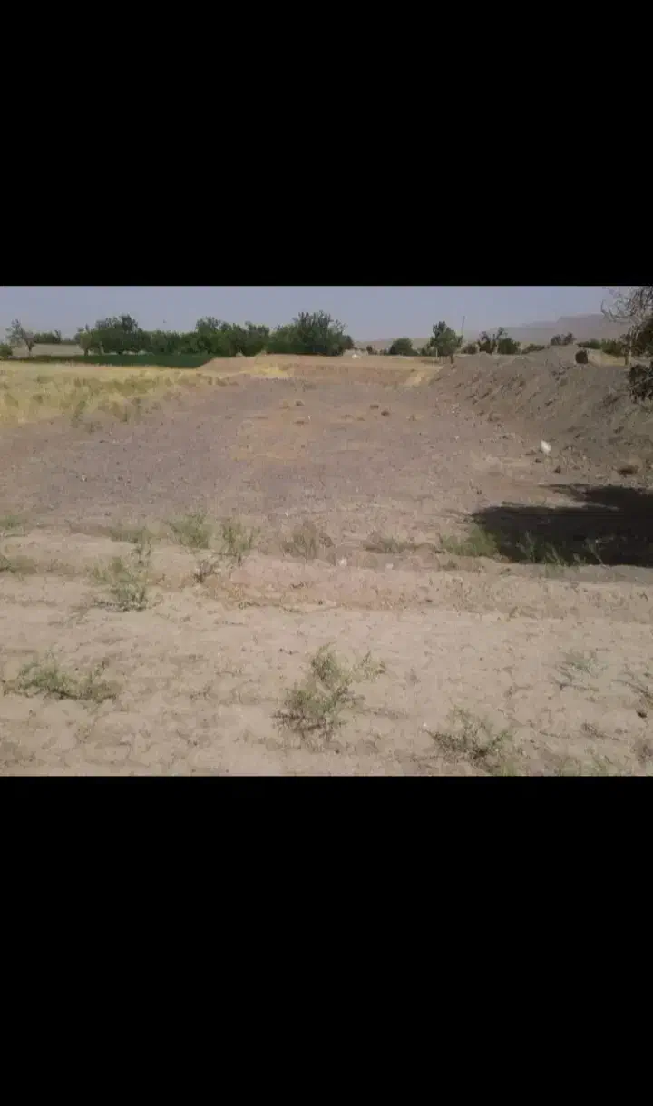 زمین روبروی پمپ گاز