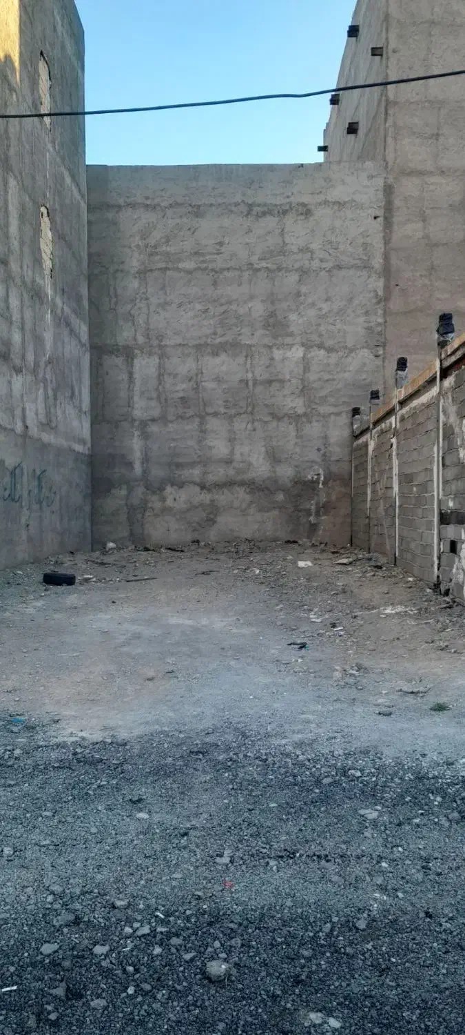 زمینی به متراژ ۱۲۶  حسین آباد بهروز ترابی
