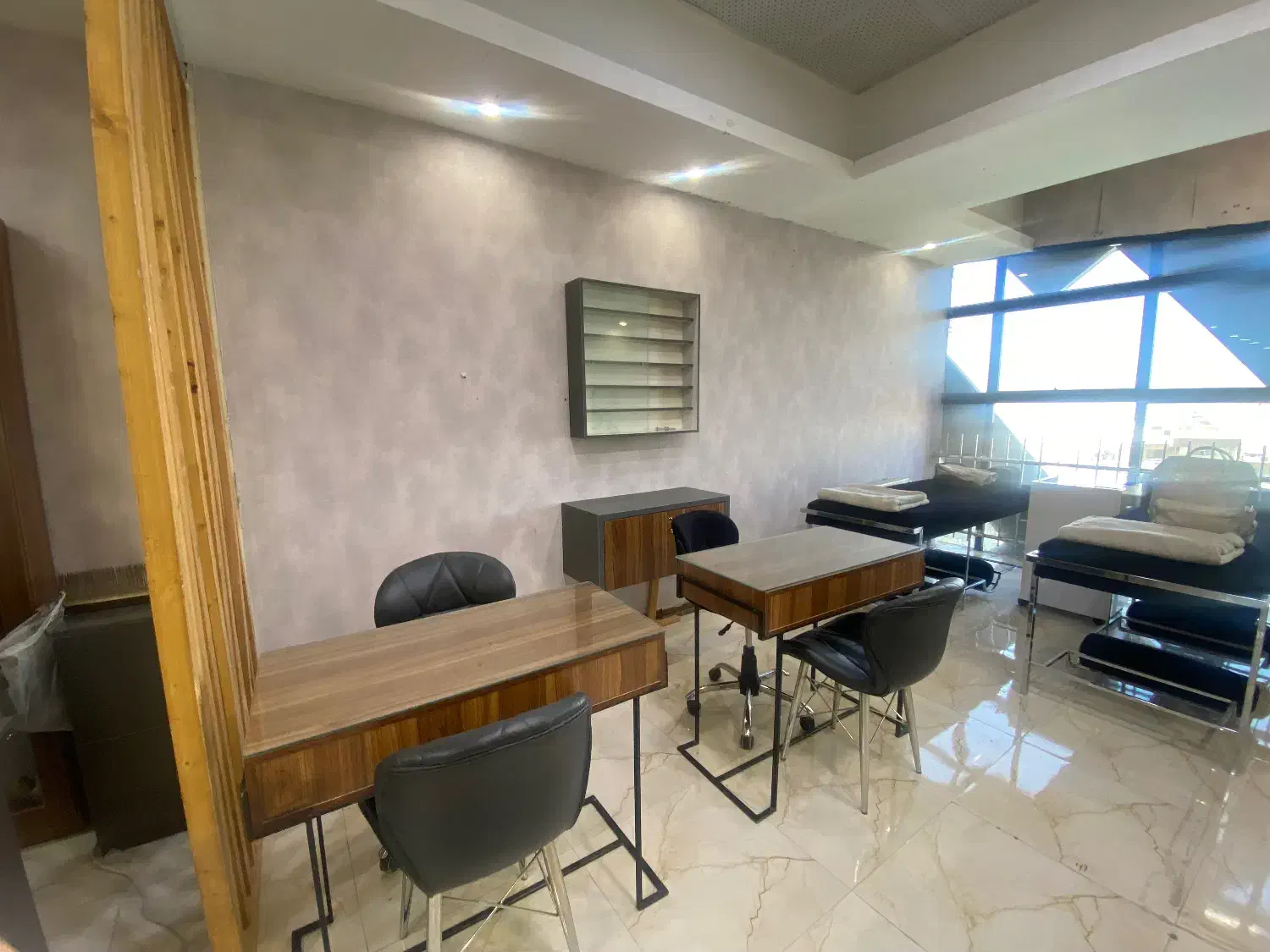 اجاره میز ناخن و صندلی