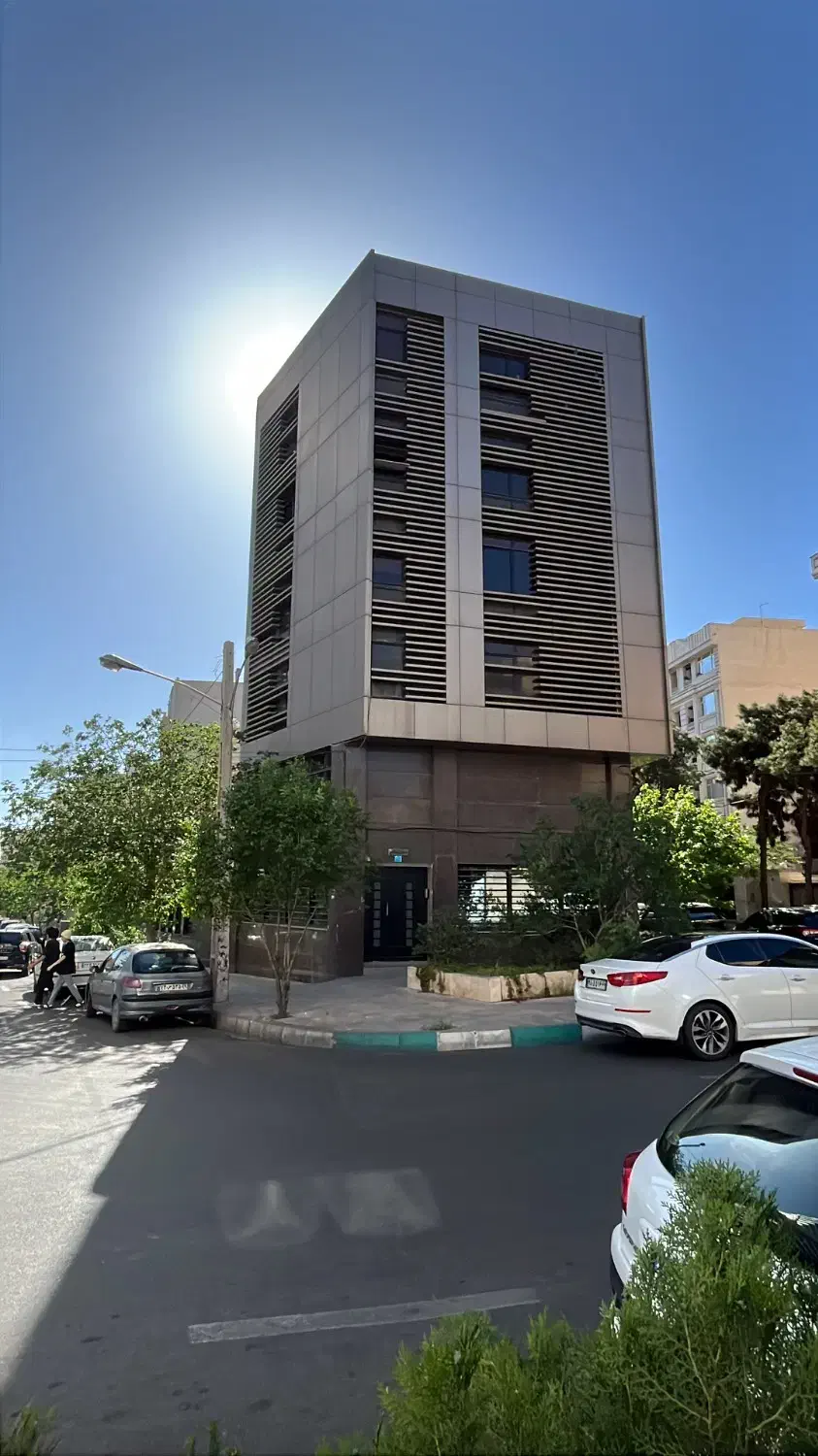 ۱۰۶۰ متر فروش فوری مستغلات زیر قیمت منطقه ۵