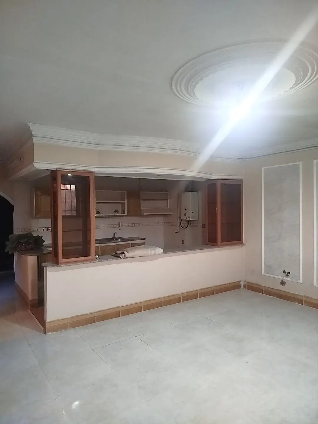 اجاره فرحبخش شرقی میلان نیلوفر