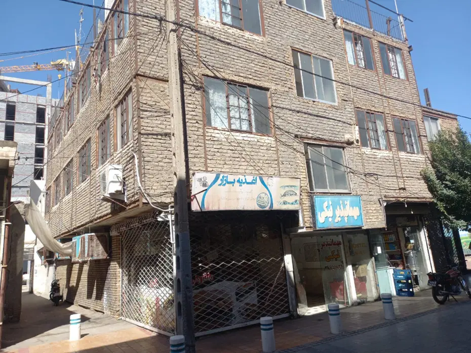 ۶۴۰ متر تجاری محله حاشیه بازار رضا_۲۰۰ متر تا حرم