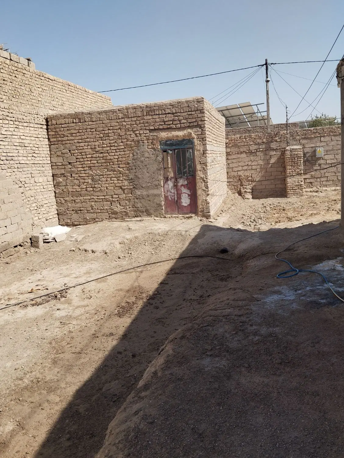فروش منزل مسکونی با یه درب مغازه تجاری