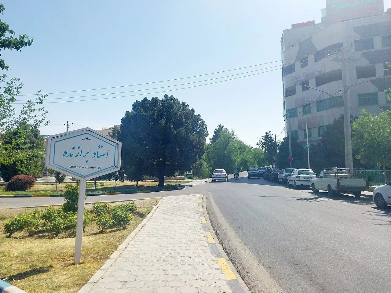 زمین دو نبش بر اصلی برازنده با پروانه