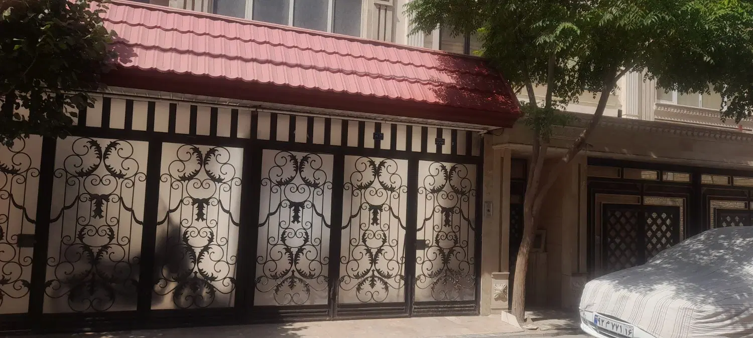 همت ویلایی ۲خواب دوطبقه ۲ پارکینگ همکف و بالا