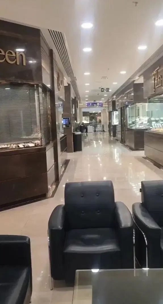 سه باب مغازه تجاری _۱۱۰متر  _مالکیت و سرقفلی