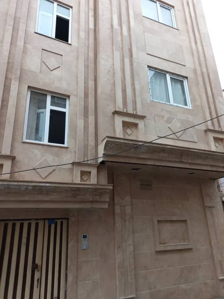 حیاط ومنزل ویلایی واقع در ایل گلی سهند