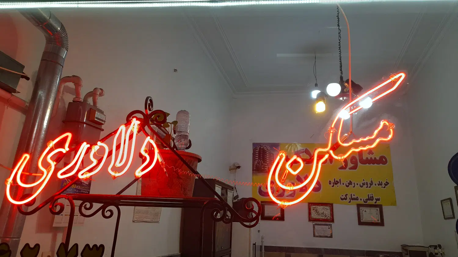 زیرزمین مسکونی80متر1خوابه ورودی جدا برخیابان آخونی