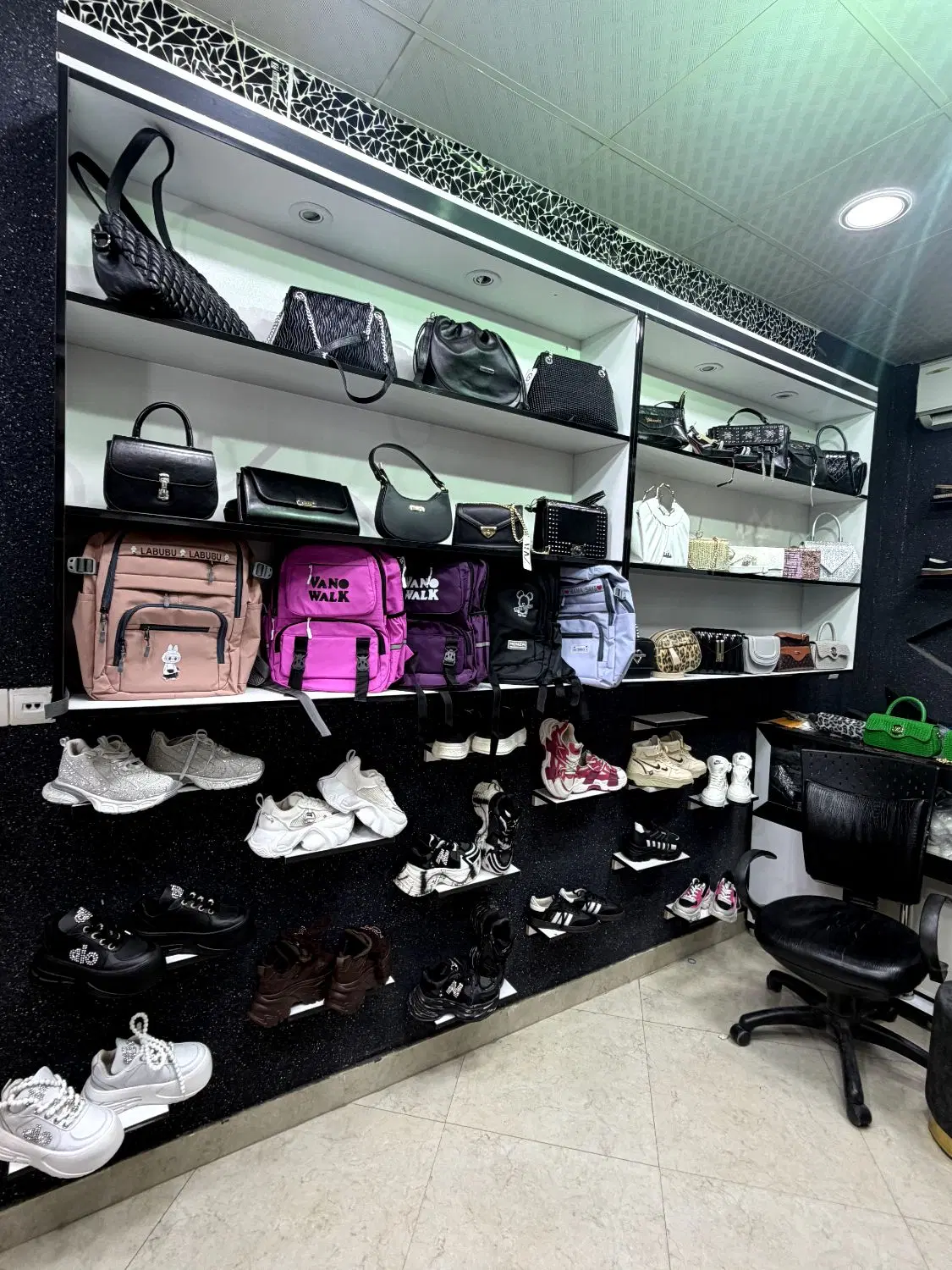 مغازه پاساژ باران کیف و کفش