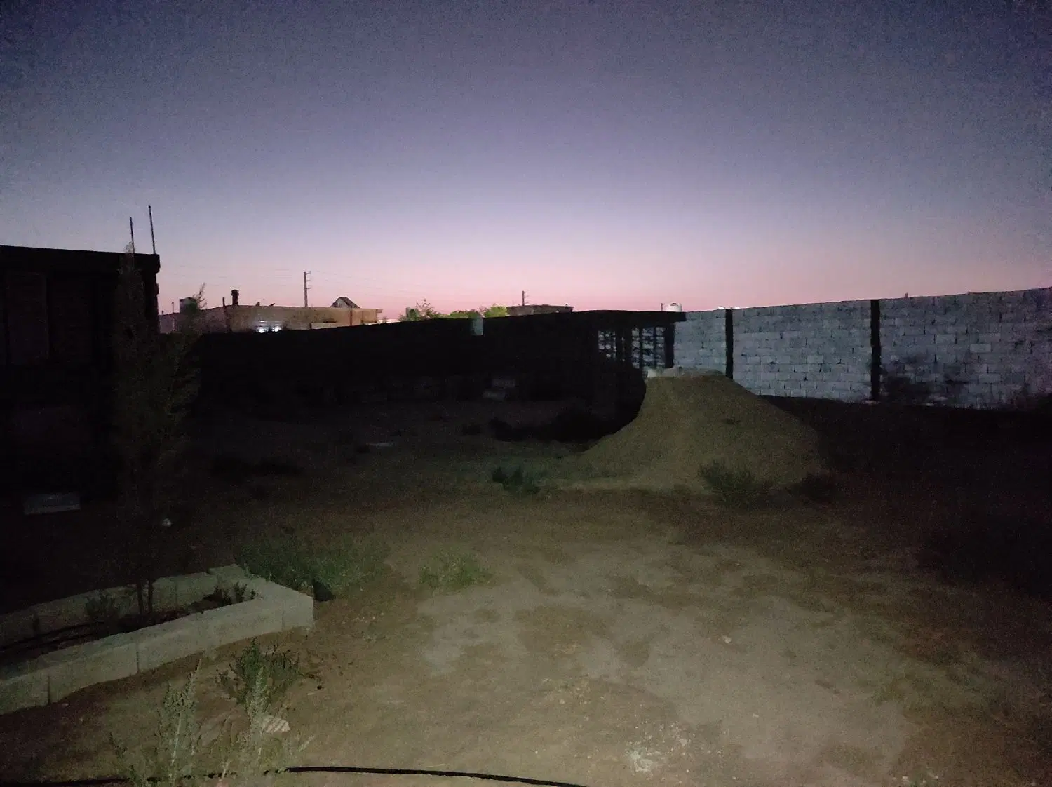 باغ نیمه کاره عالیشهر