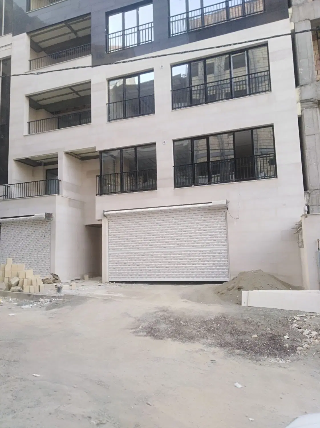 حیاط منزل مسکونی ویلایی