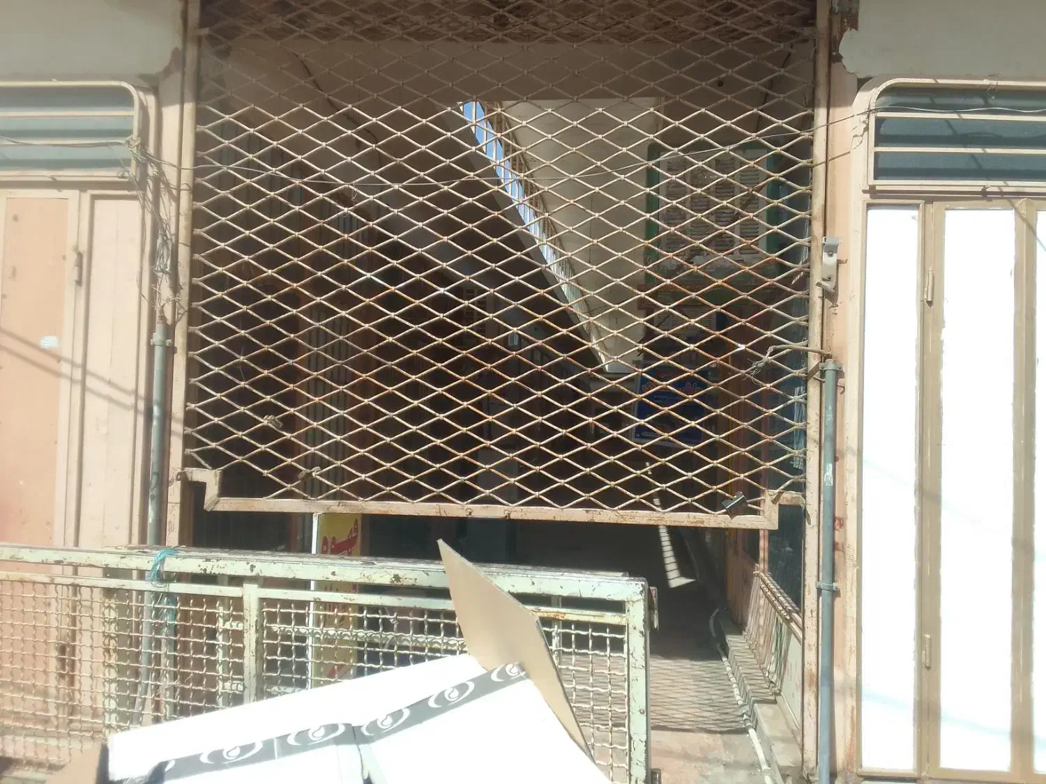 مغازه فروشی