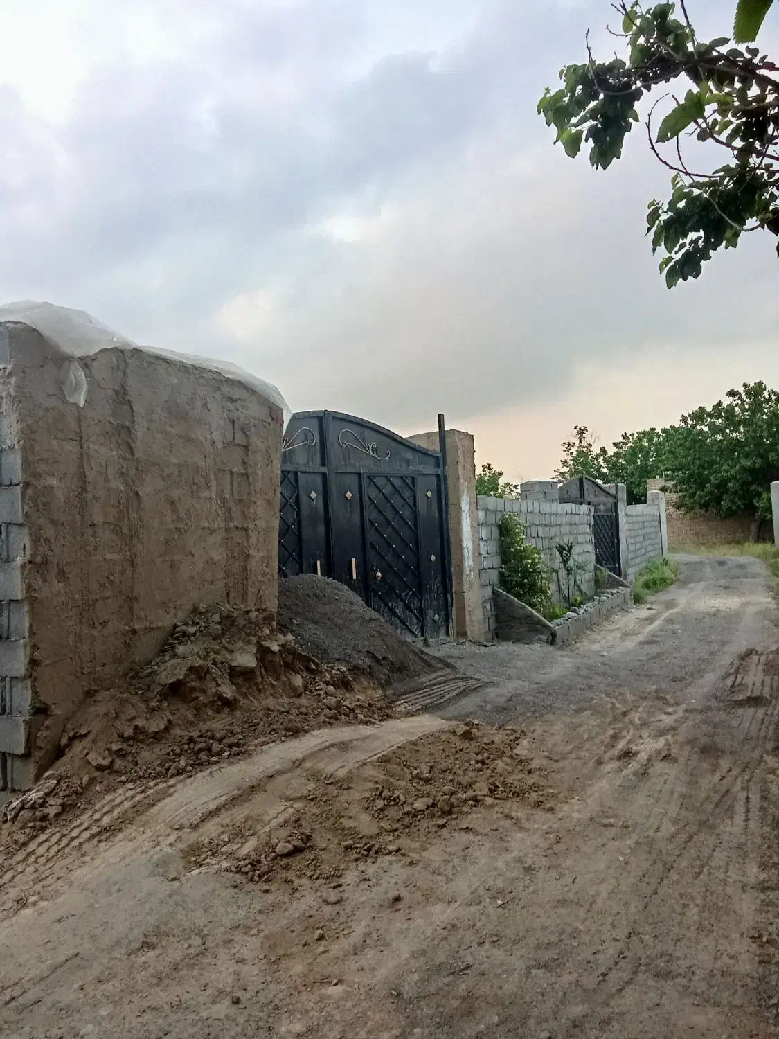زمین واقع درشاندیز