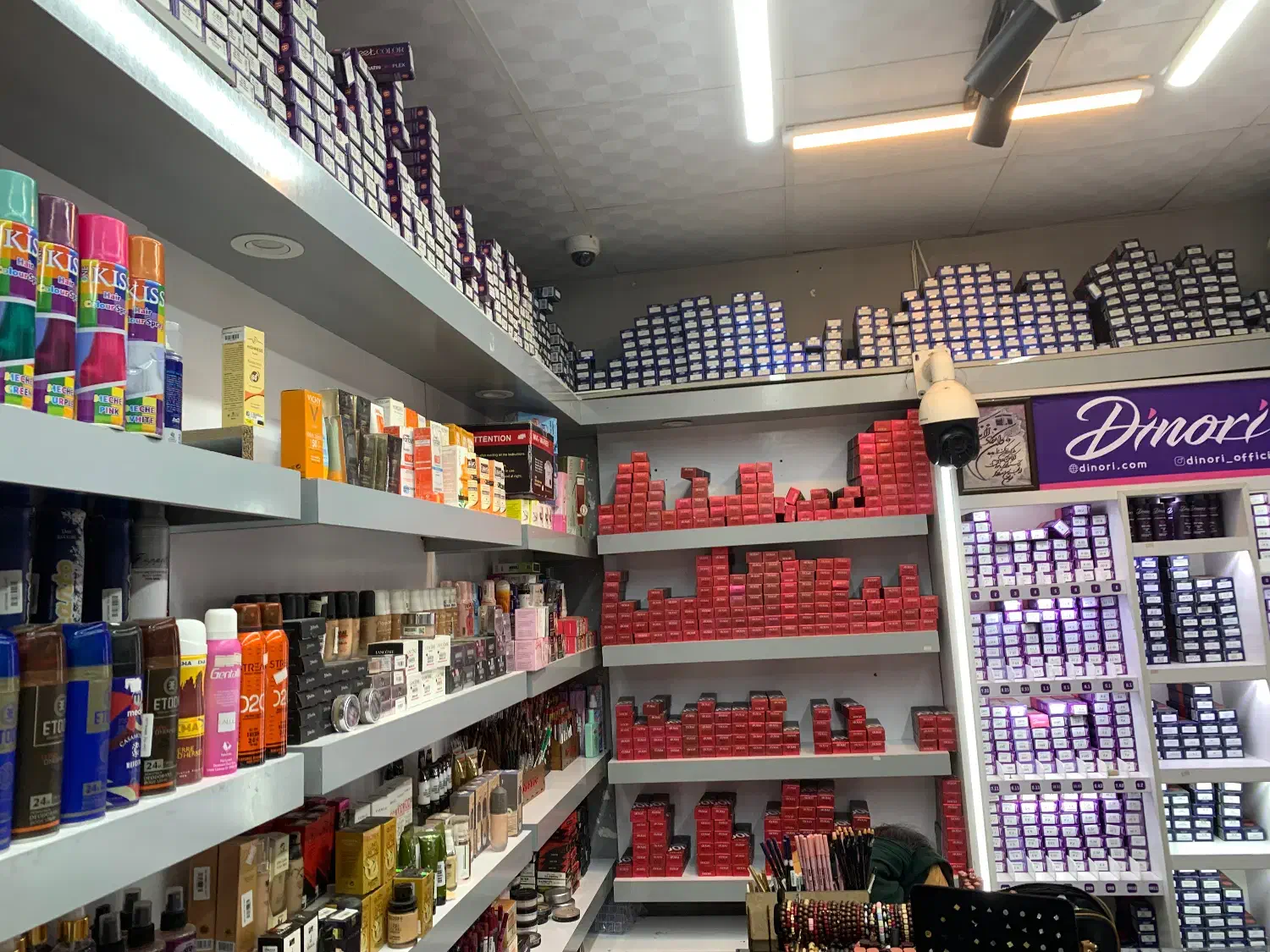واگذاری مغازه لوازم ارایشی نقد و اقساط (چک)