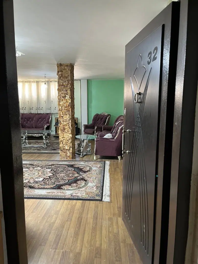 آپارتمان مبله سه خواب تمیز مرکز شهر پارکینگ اسانسو