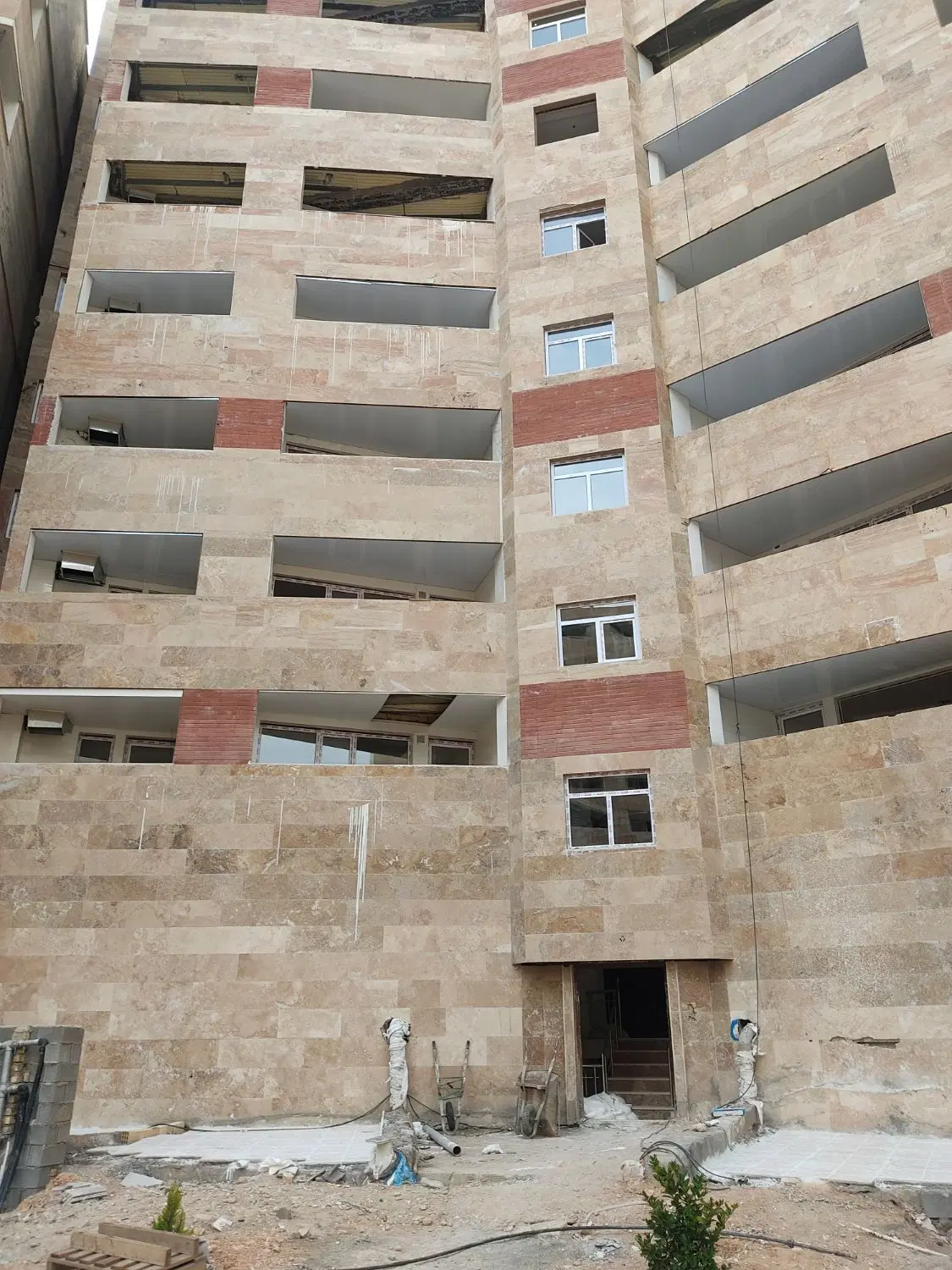 زمین استانداری سه راه بهمنی 210متر