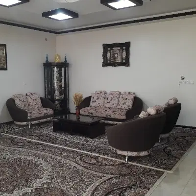 همخونه . هم خانه