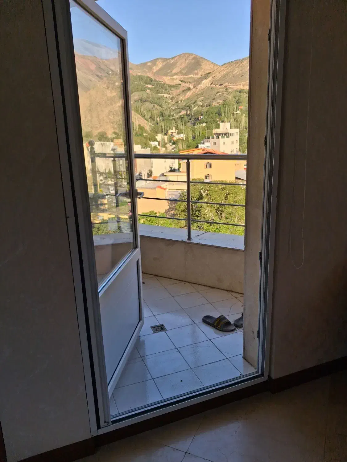 آپارتمان ۱۰۰ متری دو خوابه