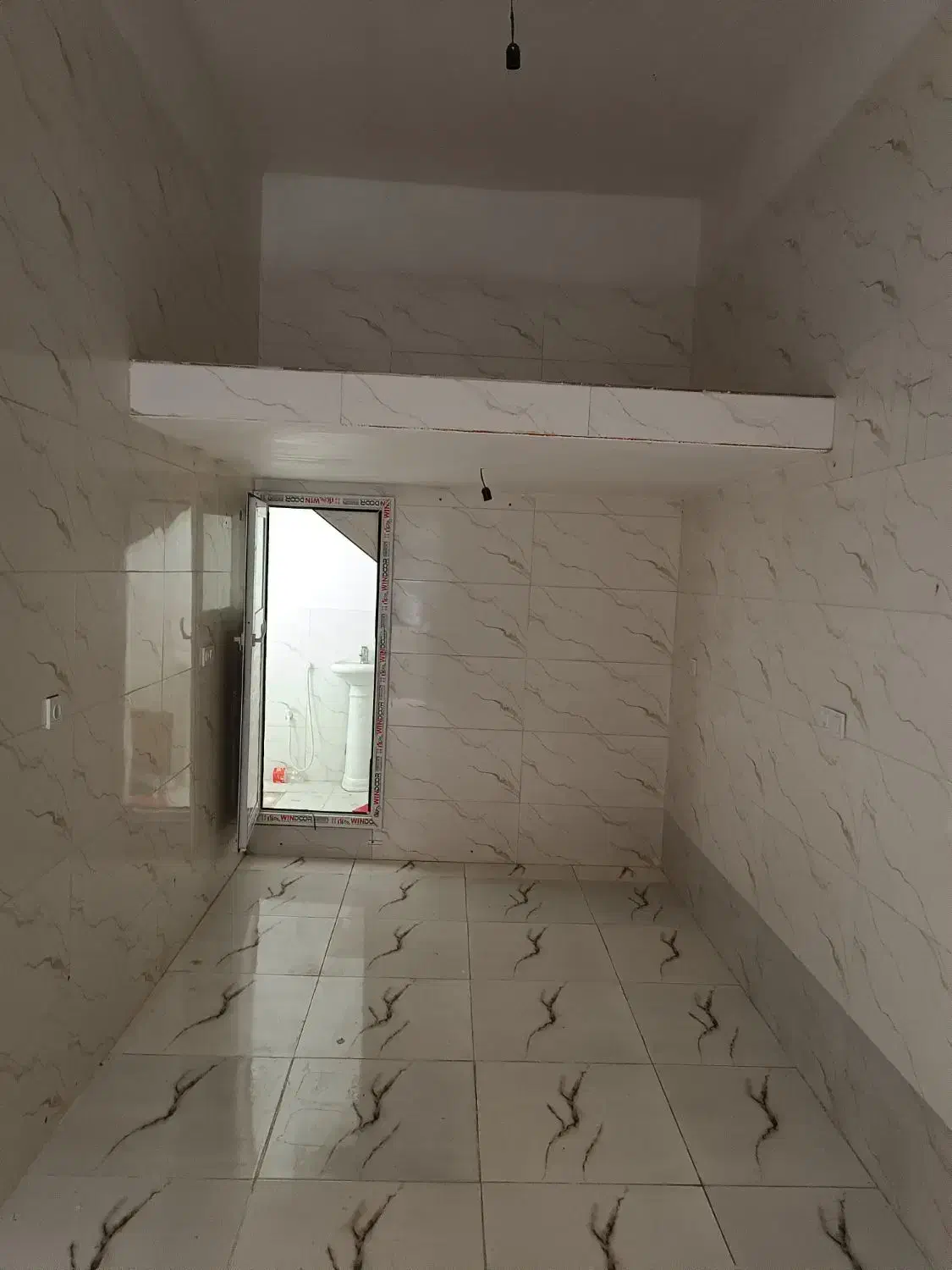 اجاره مغازه به متراژ ۲۰متر دارای سرویس بالکن