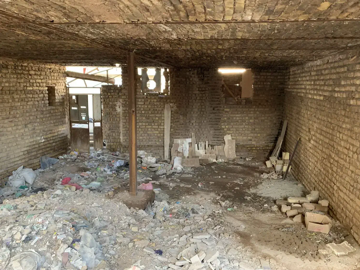 ساختمان نیمه کاره