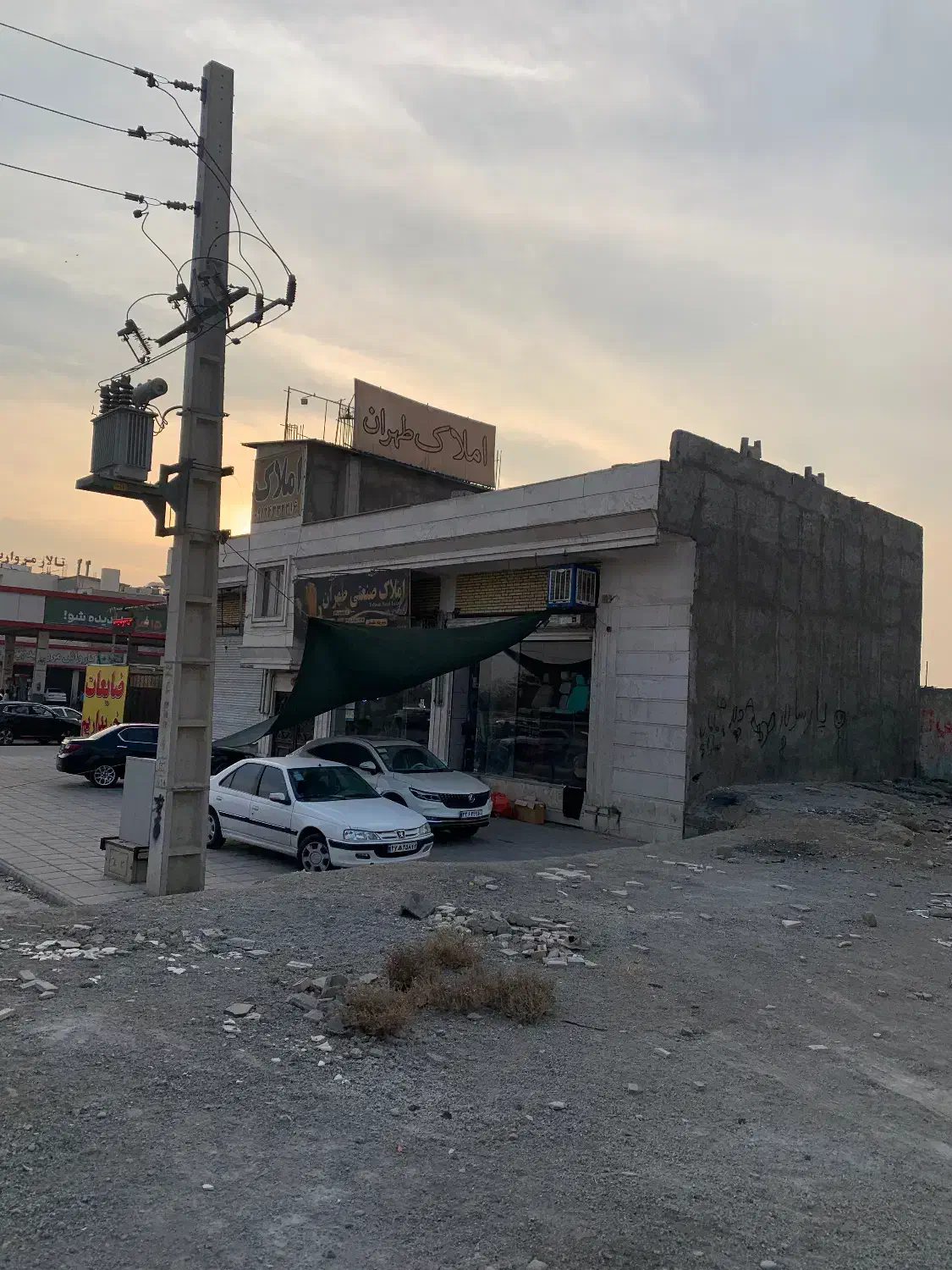 زمین چهار دیواری 2522 متر با بنا تجاری  سند ششدانگ