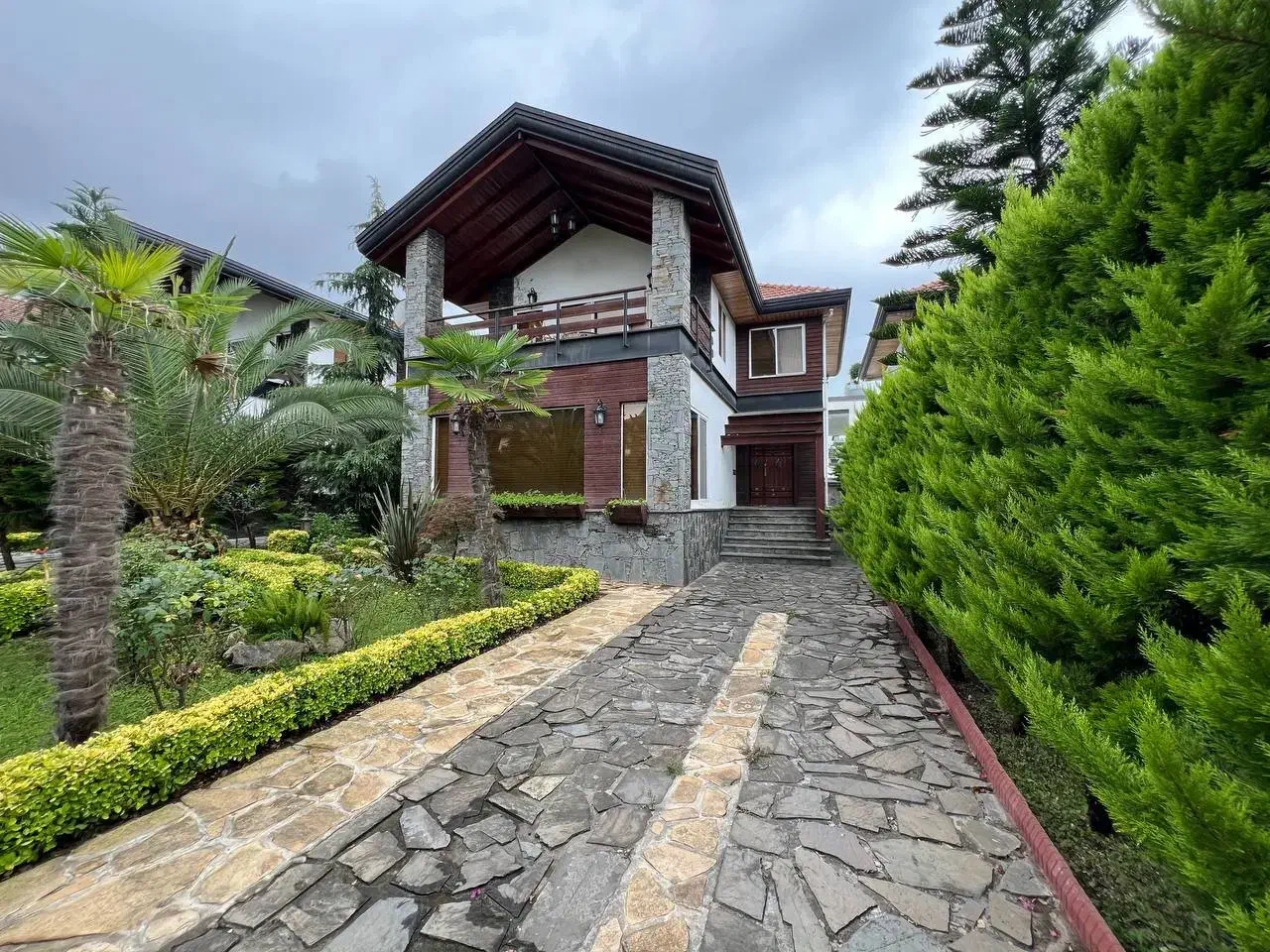 دوبلکس ۴۰۰متری سندتکبرگ زیر قیمت کارشناسی