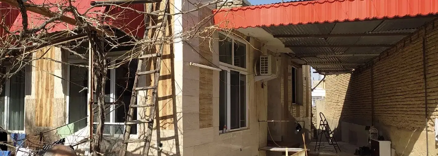 ۲۴۰ متر ویلای دلباز و مرتب در پور آدینه