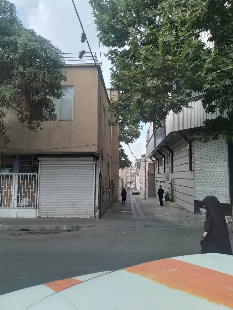 ۱۴۵متر سه واحد دوطبقه دومغازه تجاری کلنگی