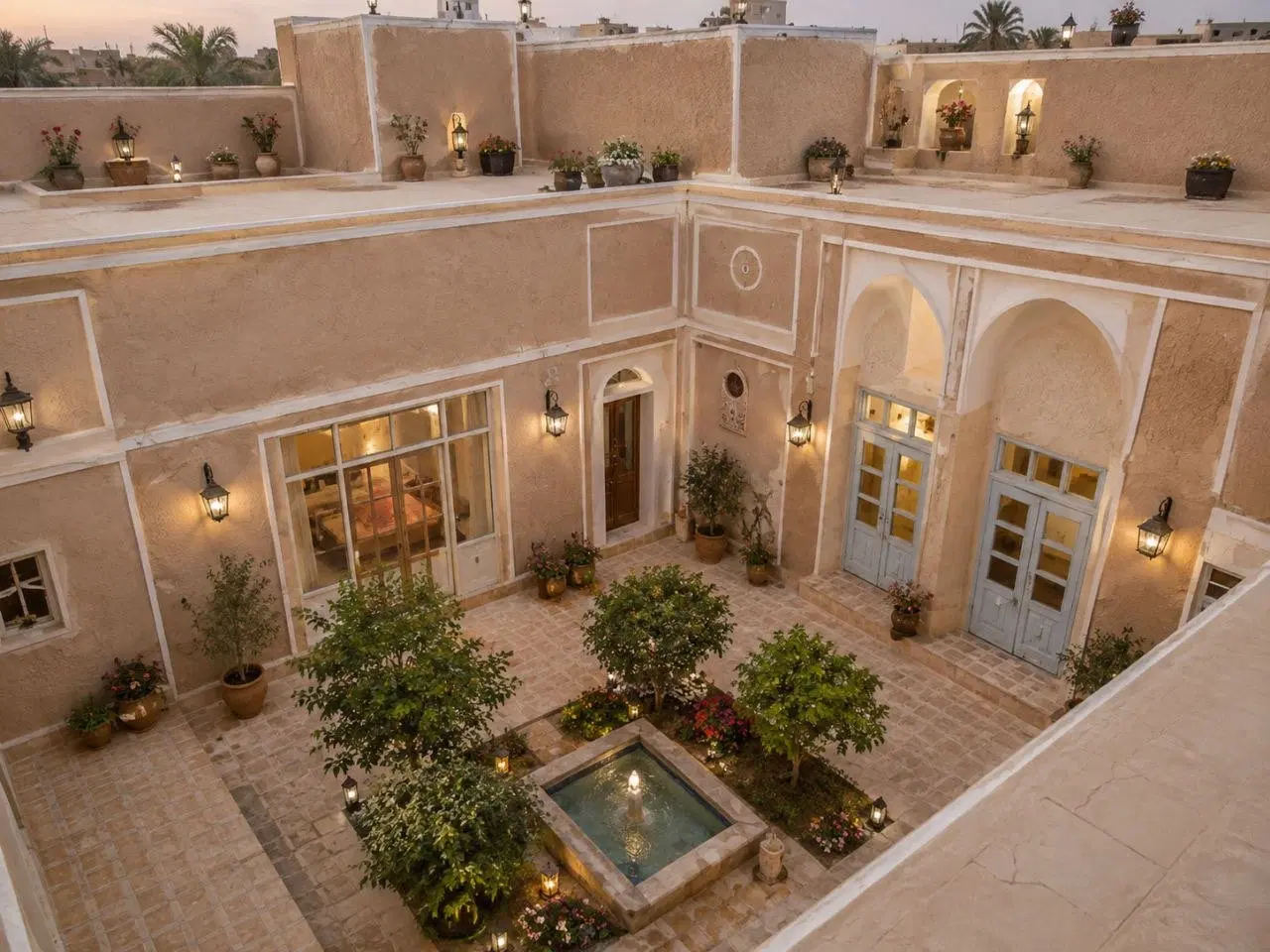 خانه قدیمی تاریخی دو حیاط کم نظیر مناسب هتل