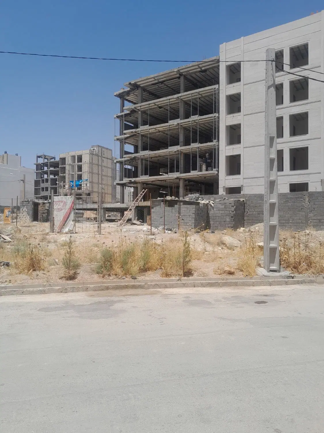 فروش زمین دونبش شهرک گلستان ۳۰۰ متر