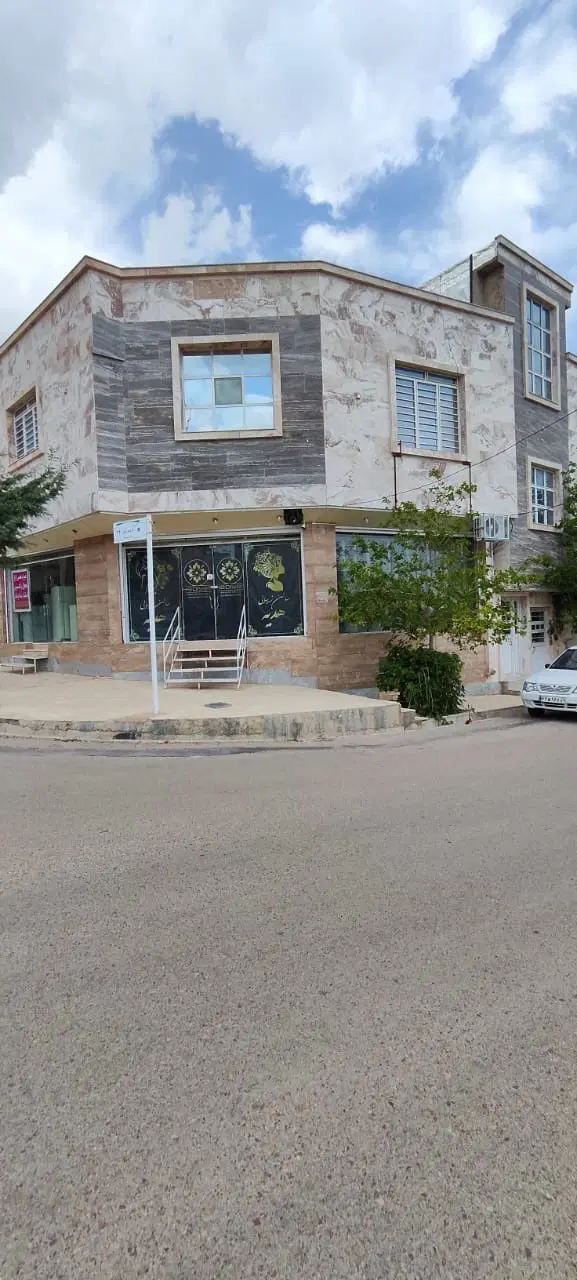 (فروش مغازه ۳۰متری دونبش  در بهترین لوکیشن صدرا )