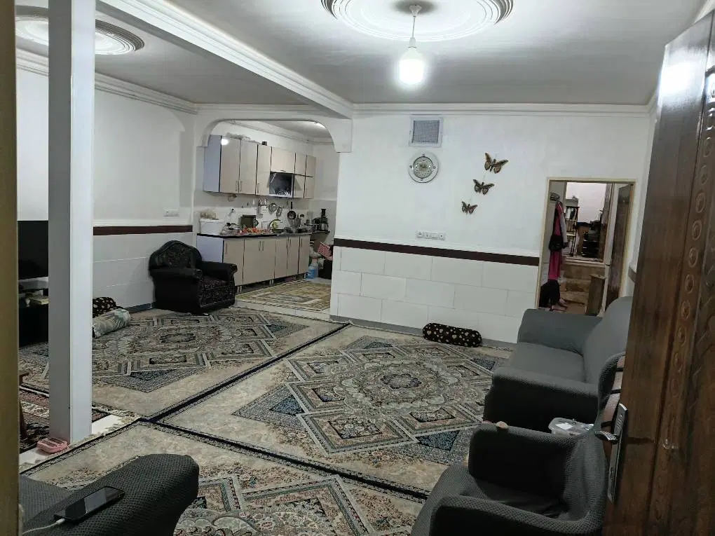 خانه و مغازه بر خیابان اصلی ۱۵ متری فوتبال
