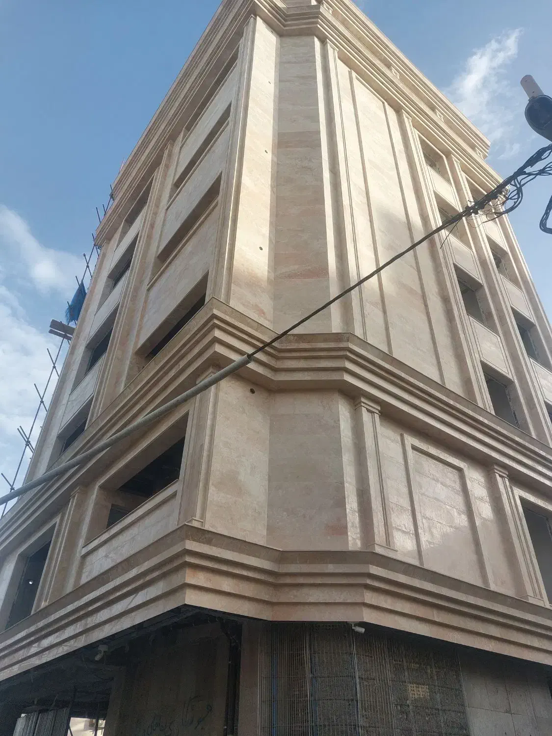 فروش آپارتمان ۱۳۰متری سه نبش
