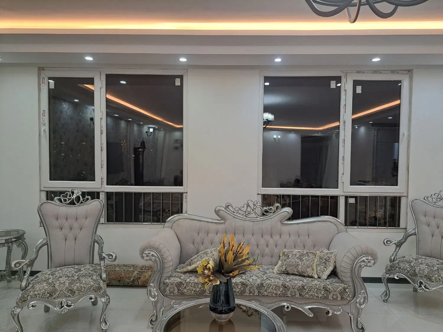 آپارتمان دو خواب،شیک و تمیز،۱۰۰ متری،فول بازسازی