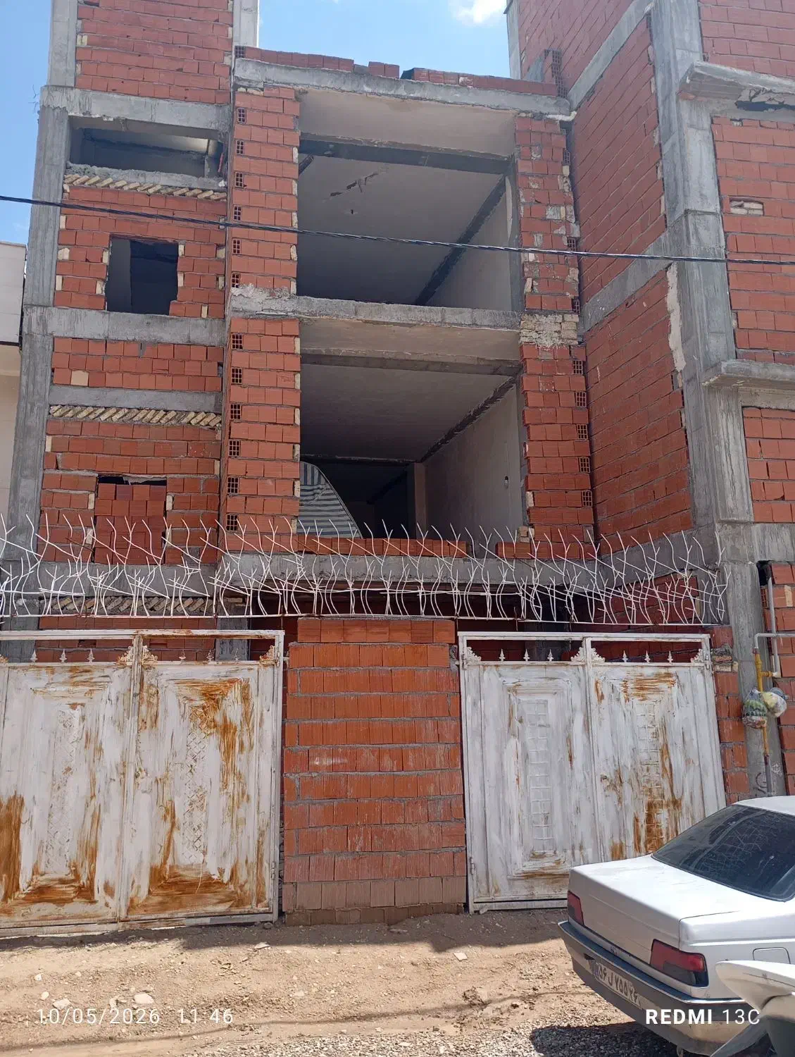 آپارتمان نیمه کاره