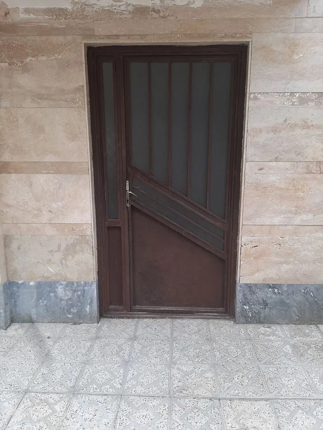 اجازه انباری یا آرایشگاه زنانه در پارکینگ ساختمان