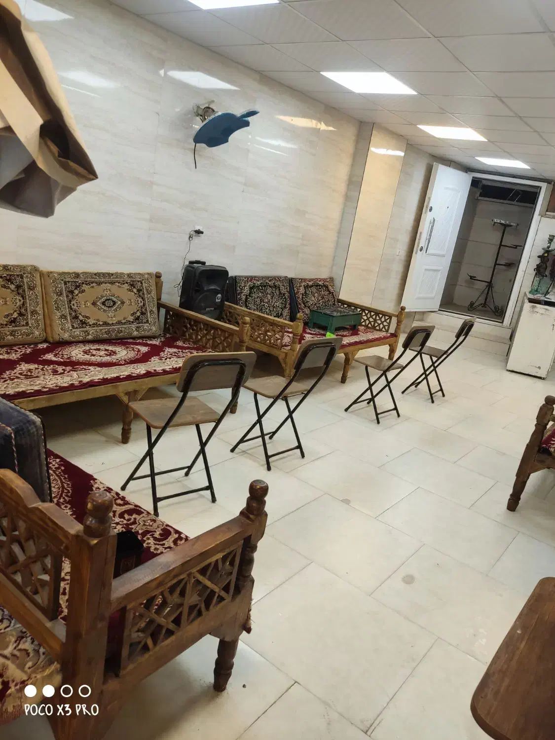 کافه انجل دور میدون ازادی با تمام وسایل