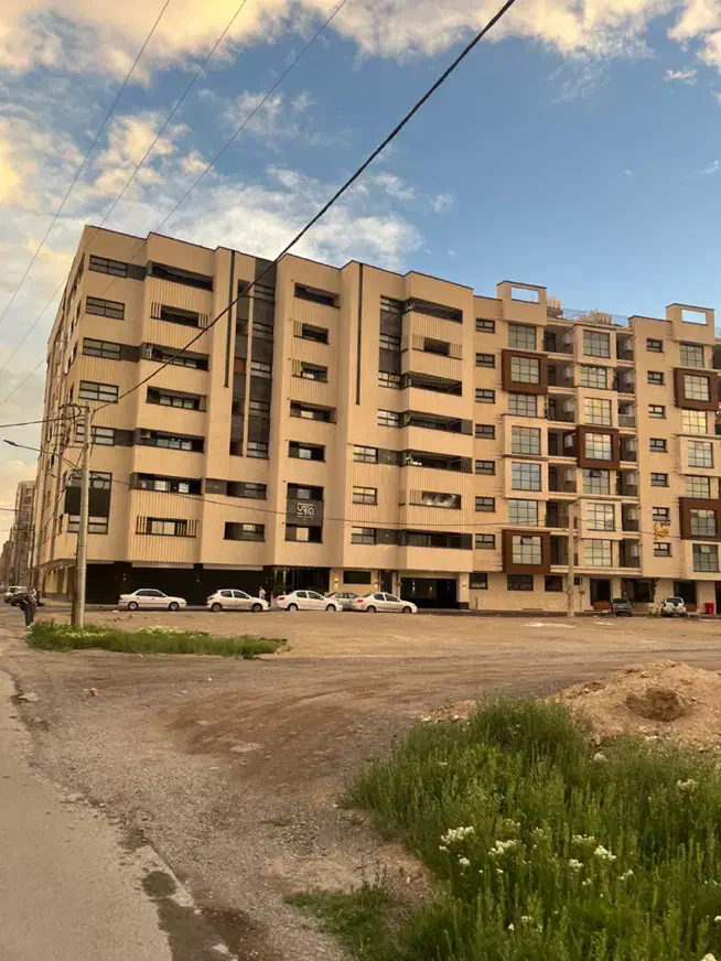 منزل ویلایی کلنگی رو ب روی ترمینال جی