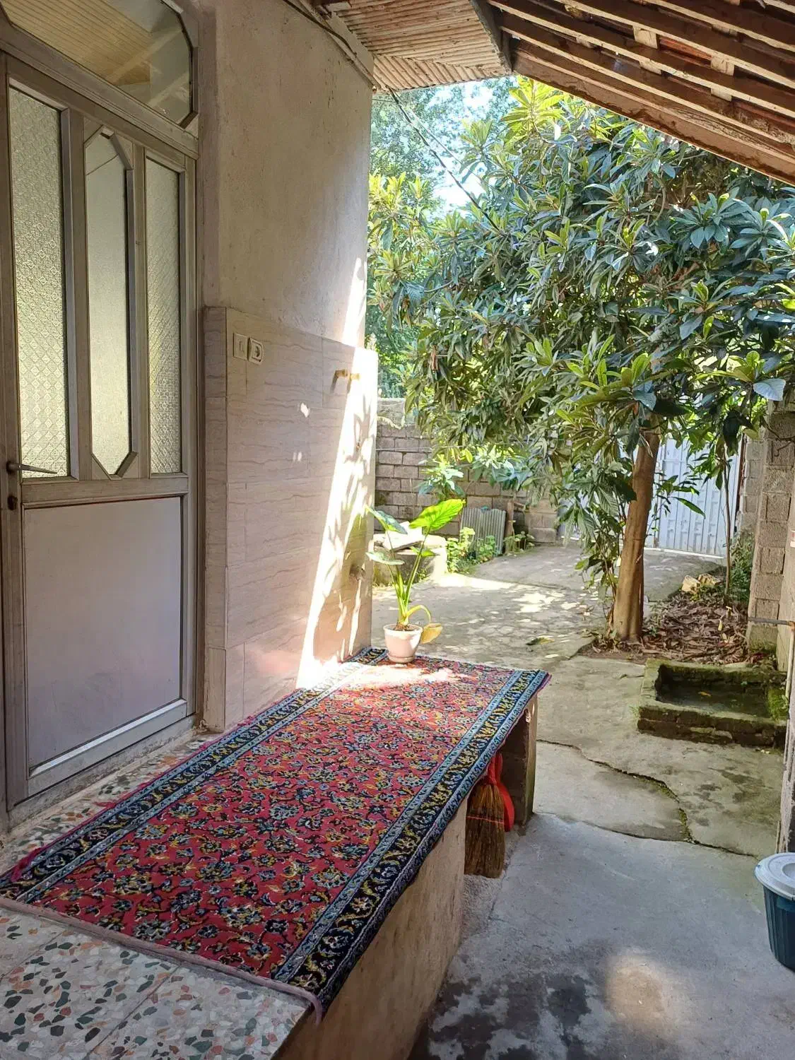 فروش زمین با واحد مسکونی  استادان