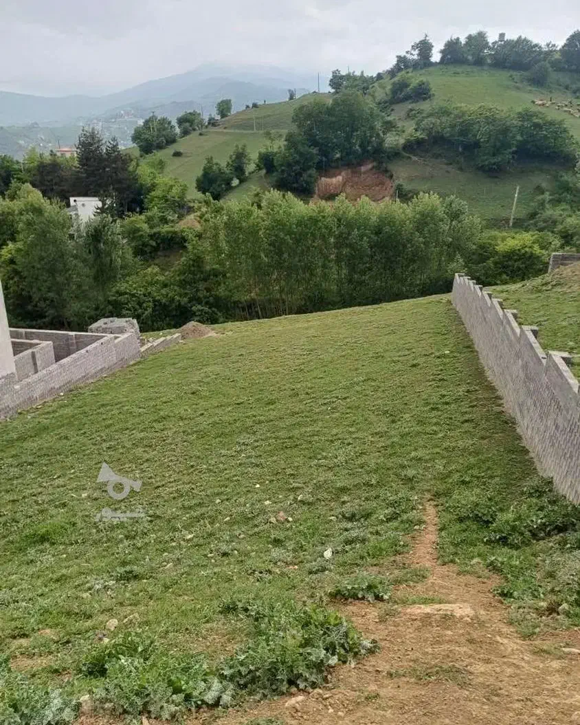 زمین در پلور