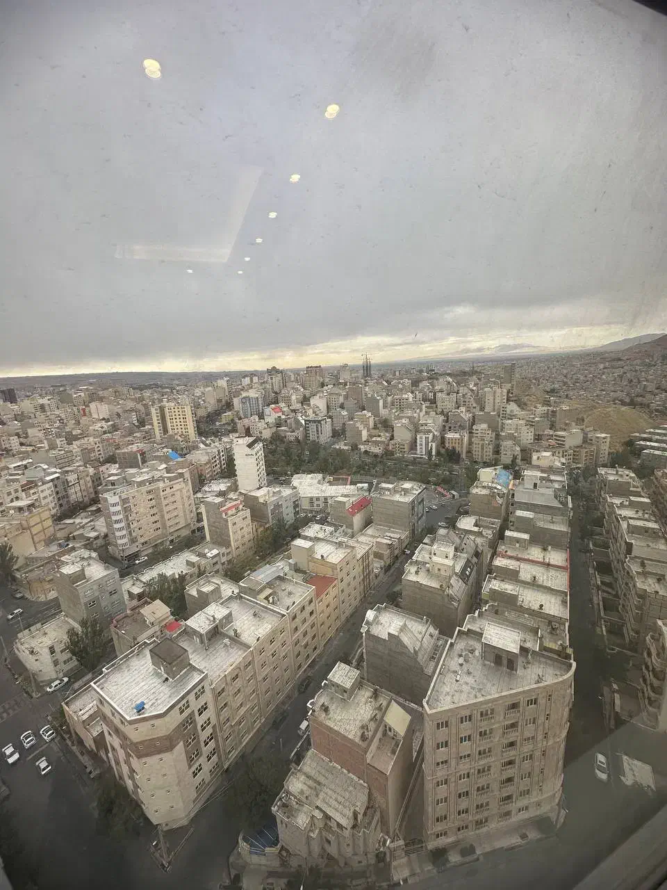 اجاره واحد خدماتی اداری ۹۰ متری در تجارت جهانی