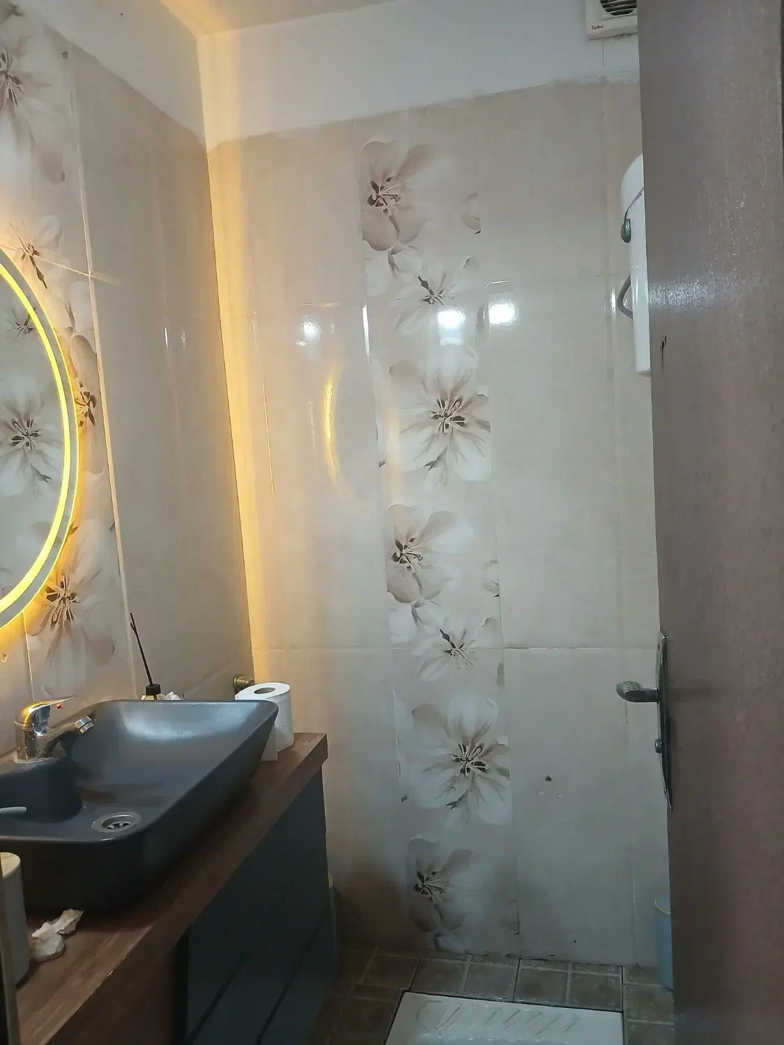 داخلش باسازی شده