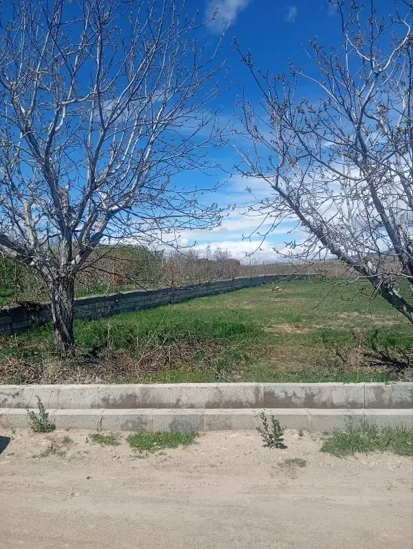 زمین در میانکوه