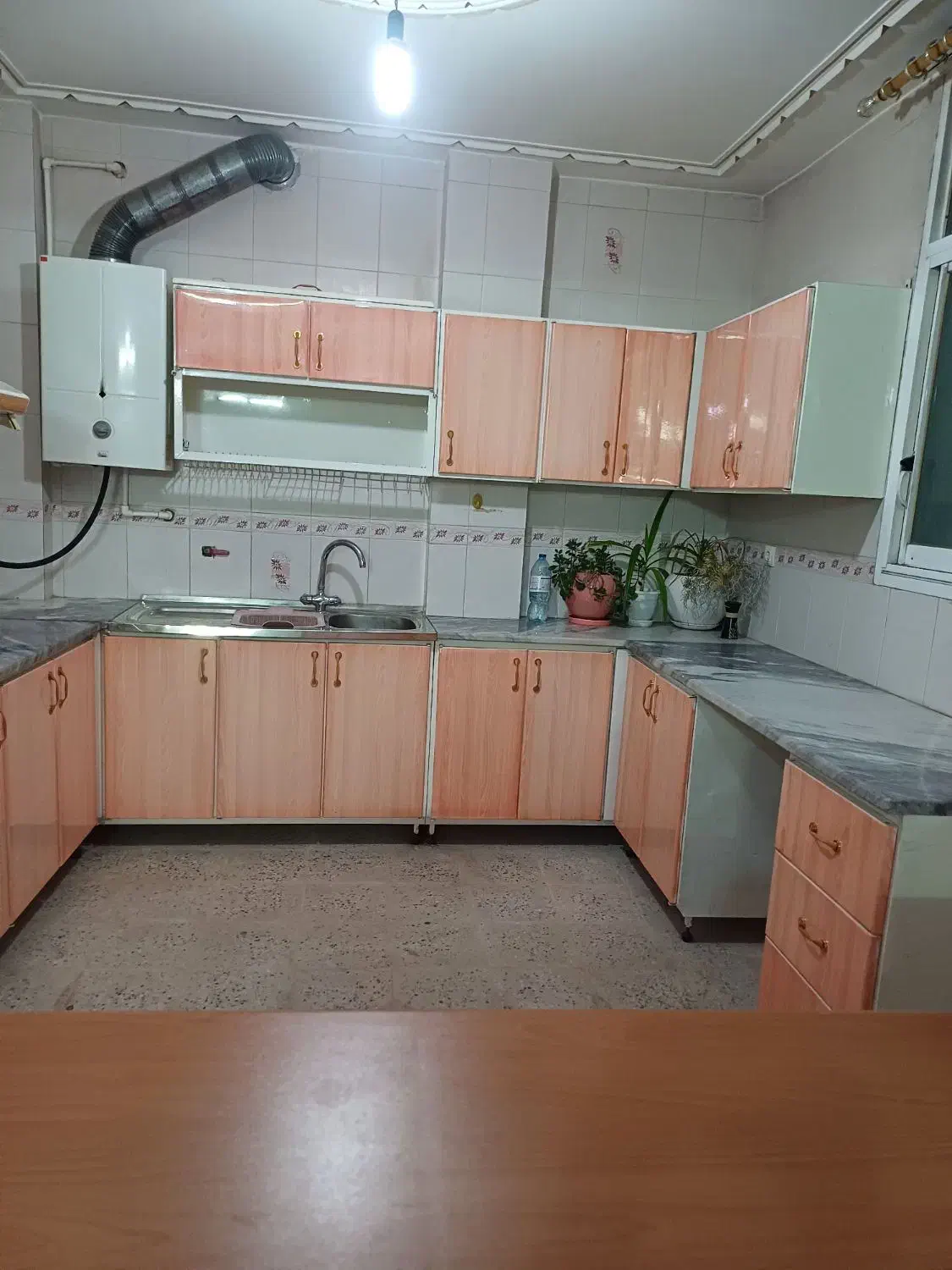 اجاره سوئت۵۰متری همکف با ۵۰متر حیاط خیابان جی