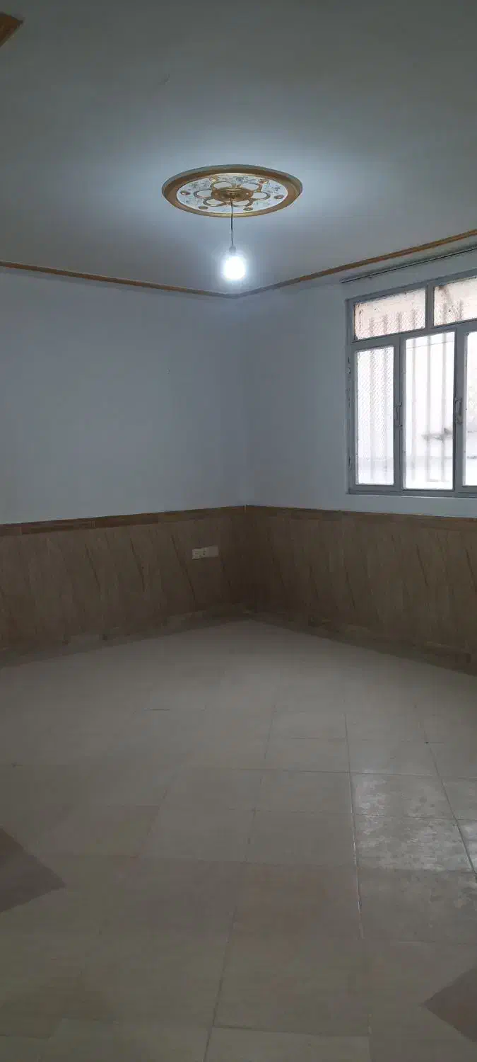 واحد۶۰متری همکف کرسی بلند.راه جدا