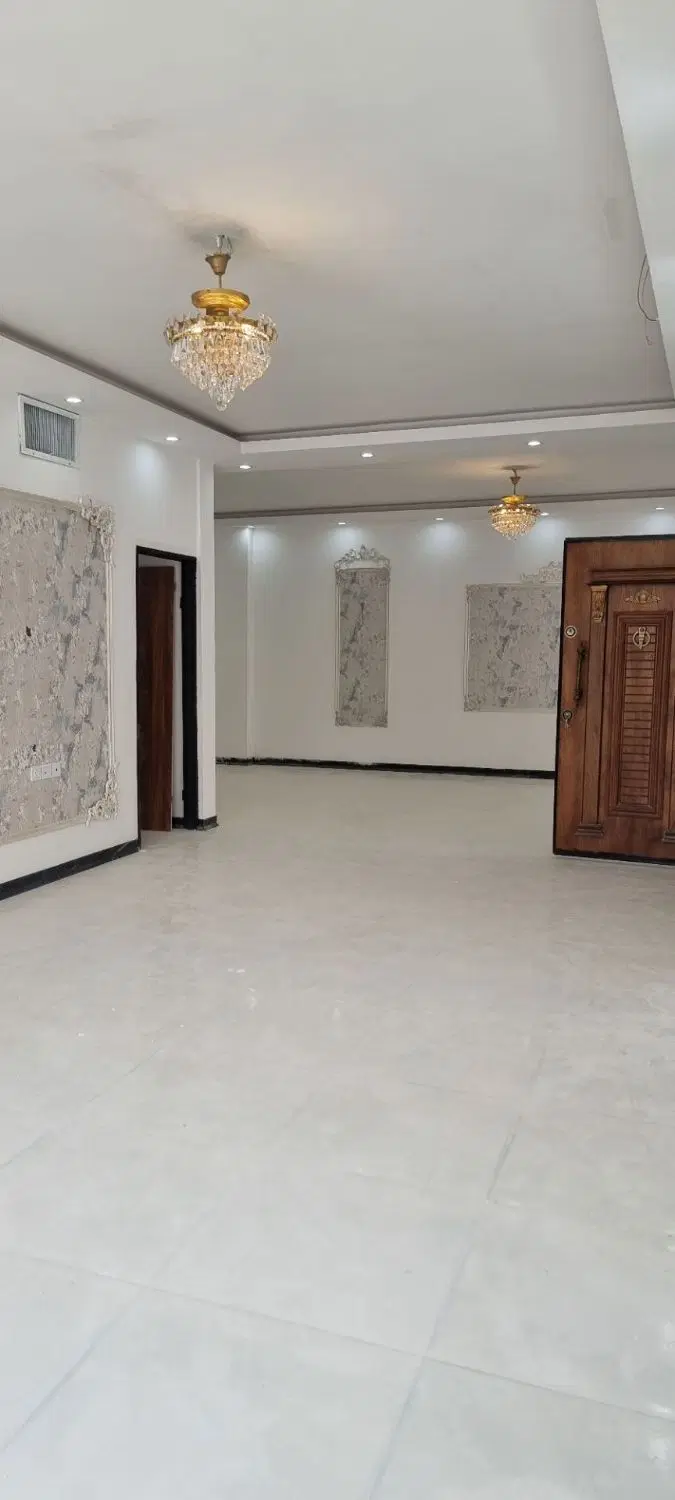 آپارتمان ۱۴۰ متری طبقه دوم در انتهای امام رضا ۲۸